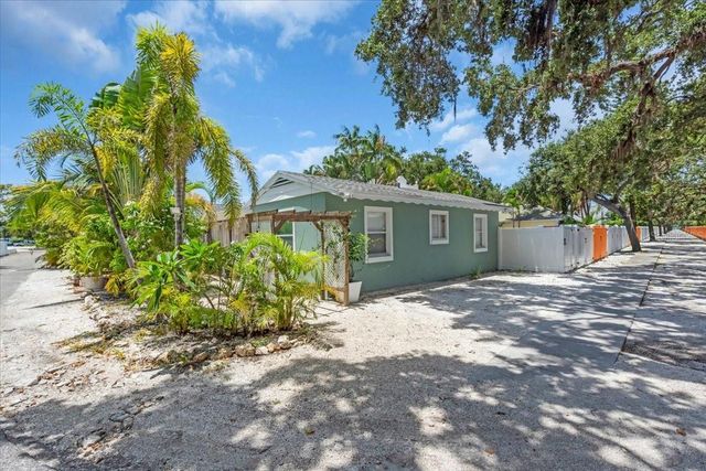 1761 SIESTA DR & 1760 WISCONSIN LN, Sarasota, FL 34239