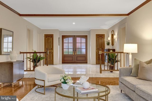 6304 DUNAWAY CT, Mclean, VA 22101