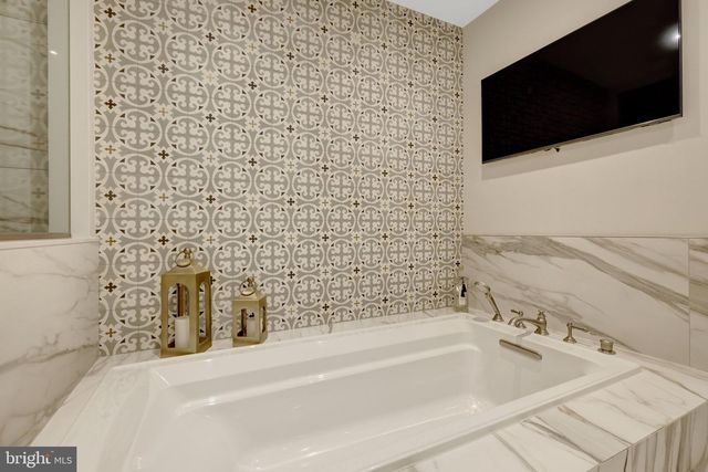 6304 DUNAWAY CT, Mclean, VA 22101