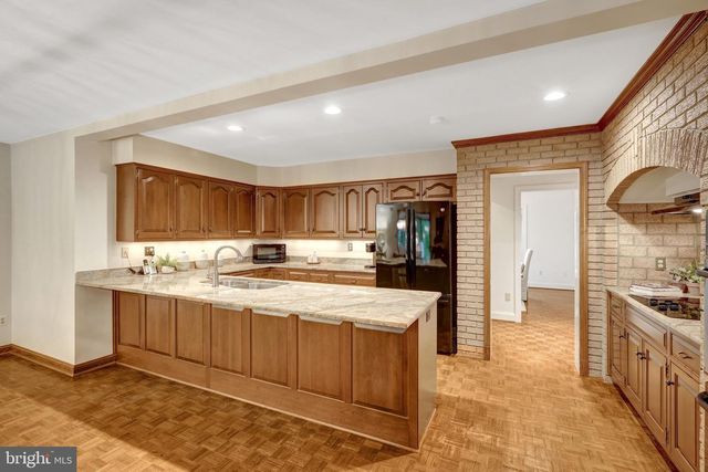 6304 DUNAWAY CT, Mclean, VA 22101