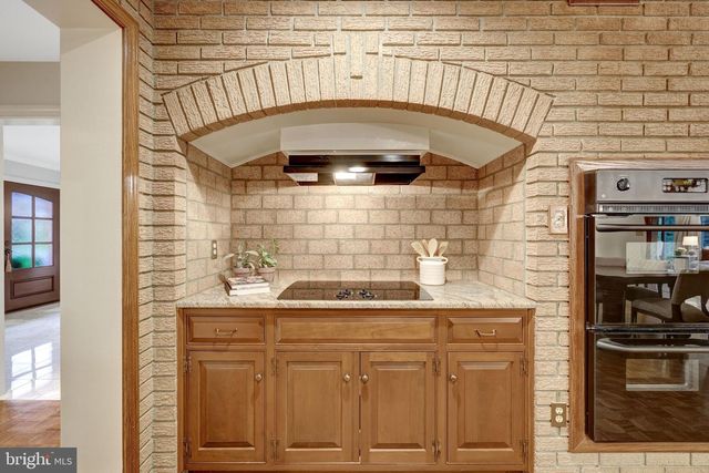 6304 DUNAWAY CT, Mclean, VA 22101