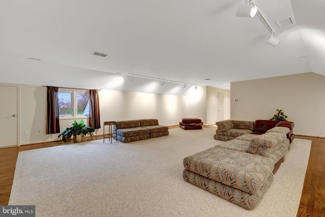 6304 DUNAWAY CT, Mclean, VA 22101