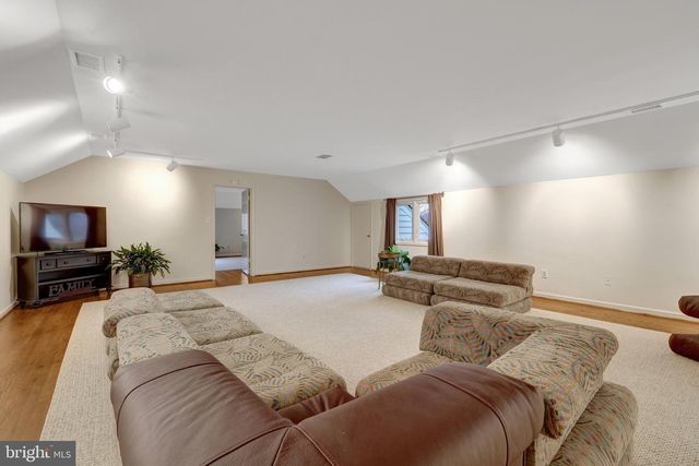 6304 DUNAWAY CT, Mclean, VA 22101