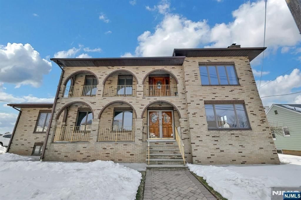 34 Locust Street, Elmwood Park, NJ 07407