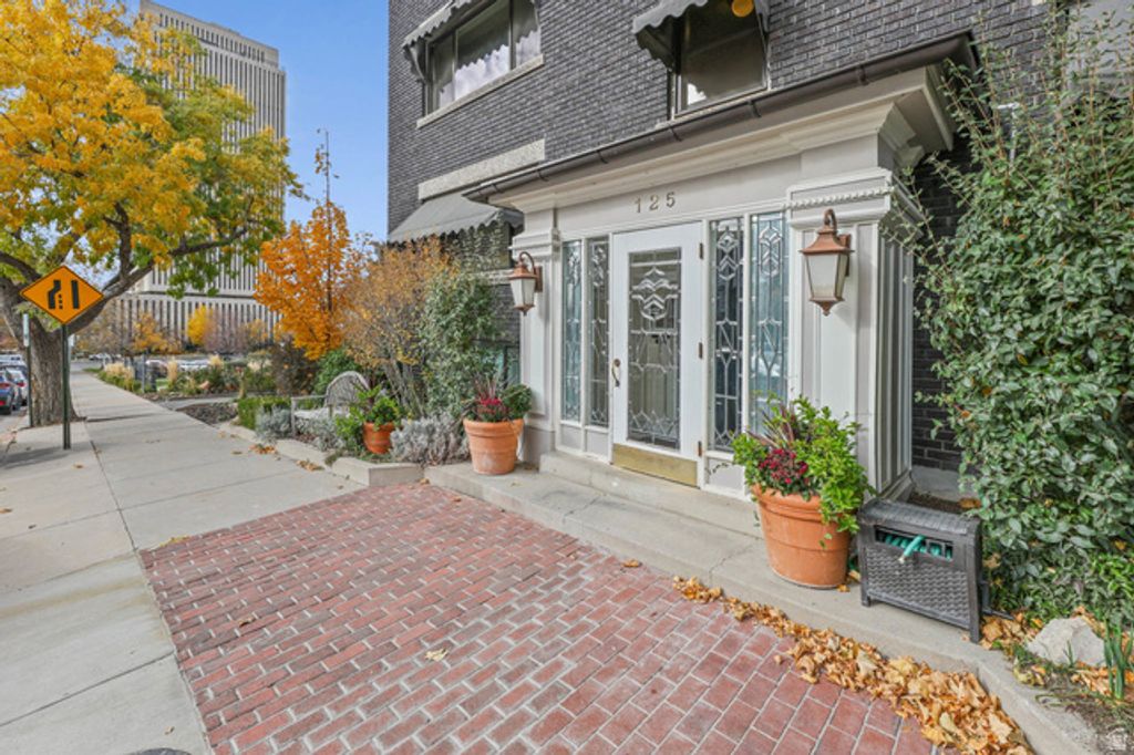 Image 2 of property listing at 125 E 1ST AVE #206, Salt Lake City, UT 84103