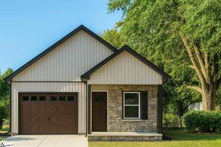 110 Simmons Road, Woodruff, SC 29388