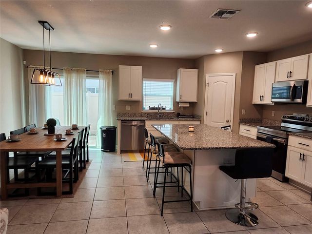 4718 LEGENDARY OAKS STREET, Tampa, FL 33610