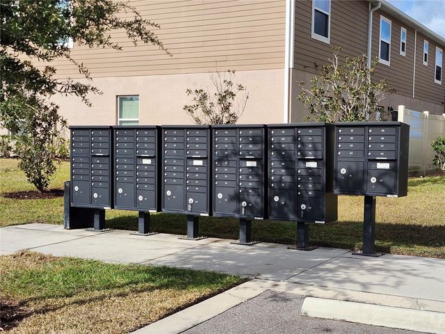 4718 LEGENDARY OAKS STREET, Tampa, FL 33610