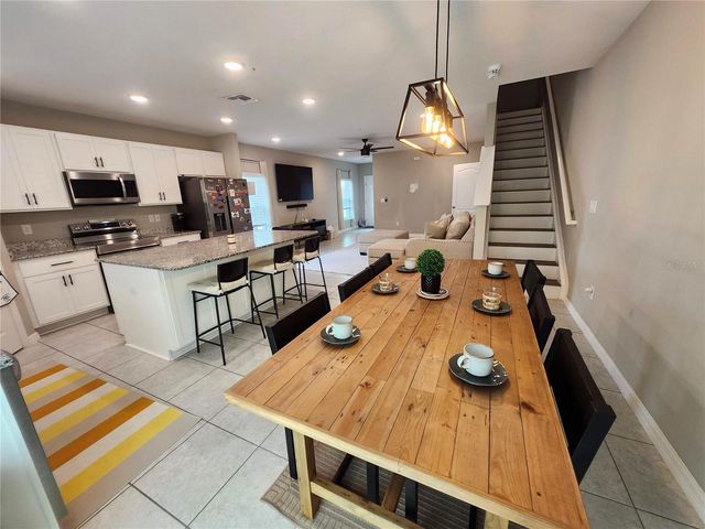 4718 LEGENDARY OAKS STREET, Tampa, FL 33610