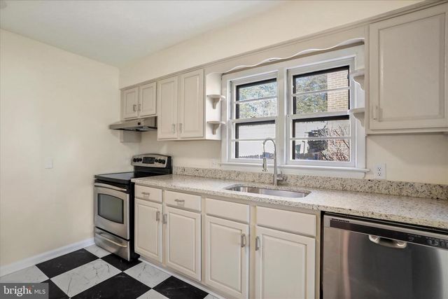 373 WALTON ST, Strasburg, VA 22657