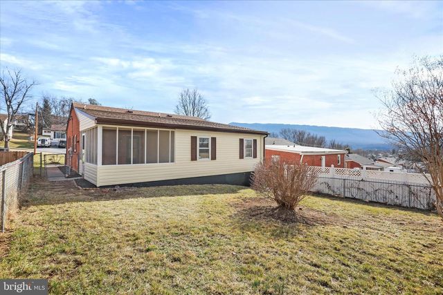 373 WALTON ST, Strasburg, VA 22657