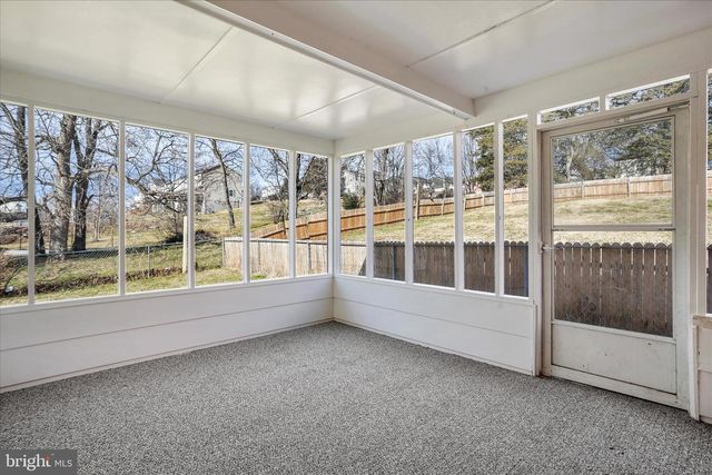 373 WALTON ST, Strasburg, VA 22657