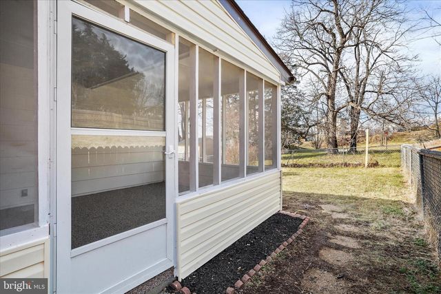 373 WALTON ST, Strasburg, VA 22657