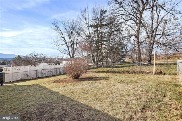 373 WALTON ST, Strasburg, VA 22657