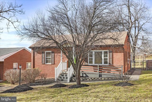 373 WALTON ST, Strasburg, VA 22657