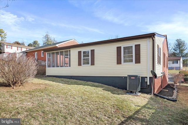 373 WALTON ST, Strasburg, VA 22657