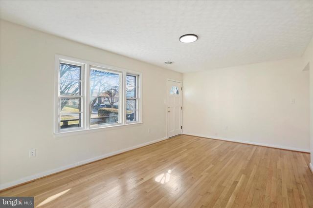 373 WALTON ST, Strasburg, VA 22657