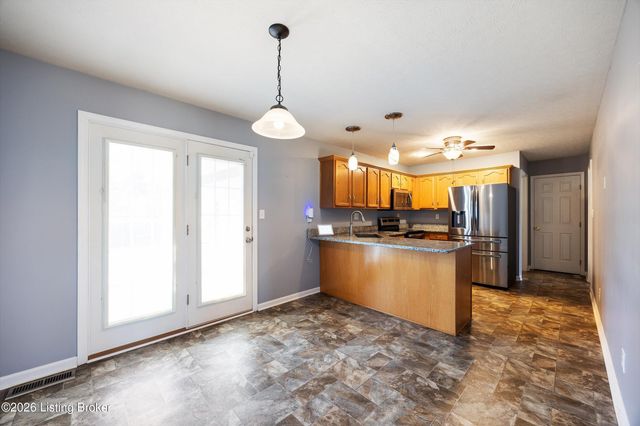 6228 Winding Stream Dr, Louisville, KY 40272