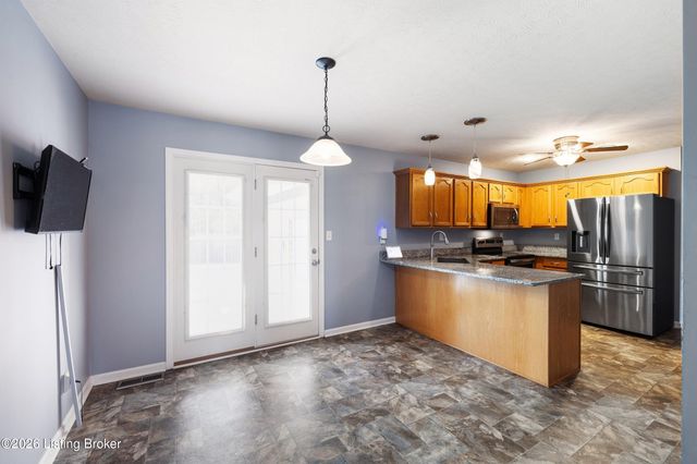 6228 Winding Stream Dr, Louisville, KY 40272