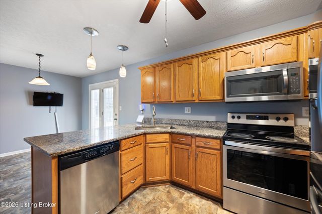 6228 Winding Stream Dr, Louisville, KY 40272