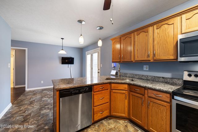 6228 Winding Stream Dr, Louisville, KY 40272