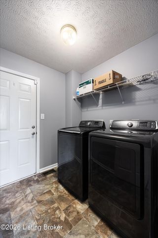 6228 Winding Stream Dr, Louisville, KY 40272