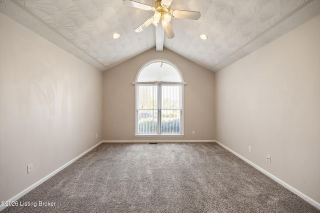 6228 Winding Stream Dr, Louisville, KY 40272