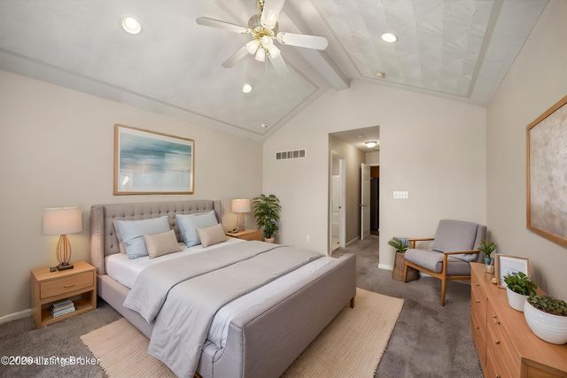 6228 Winding Stream Dr, Louisville, KY 40272