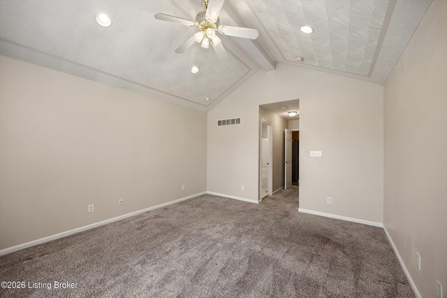 6228 Winding Stream Dr, Louisville, KY 40272