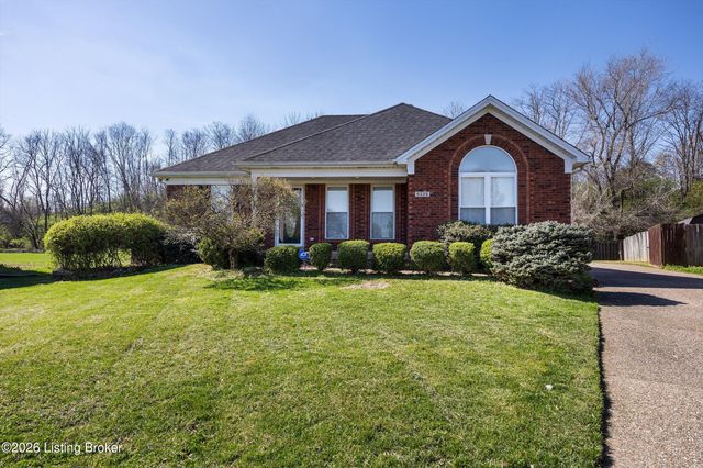 6228 Winding Stream Dr, Louisville, KY 40272