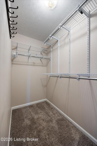 6228 Winding Stream Dr, Louisville, KY 40272