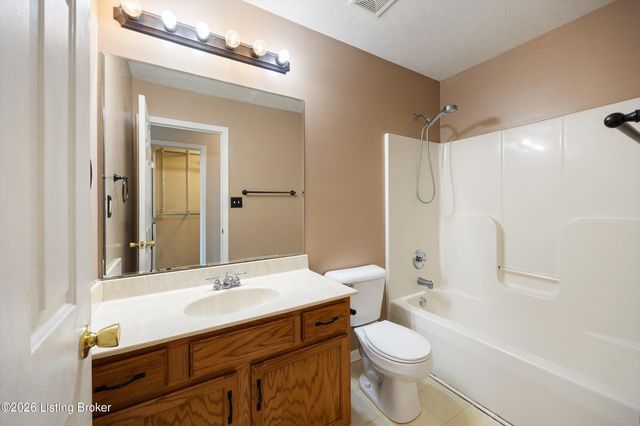 6228 Winding Stream Dr, Louisville, KY 40272