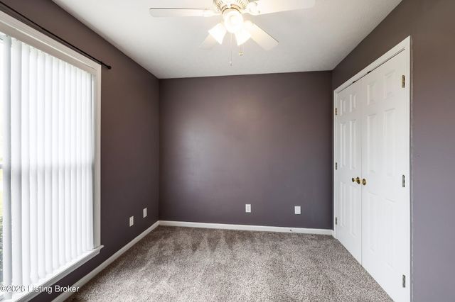 6228 Winding Stream Dr, Louisville, KY 40272