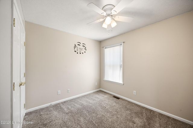 6228 Winding Stream Dr, Louisville, KY 40272