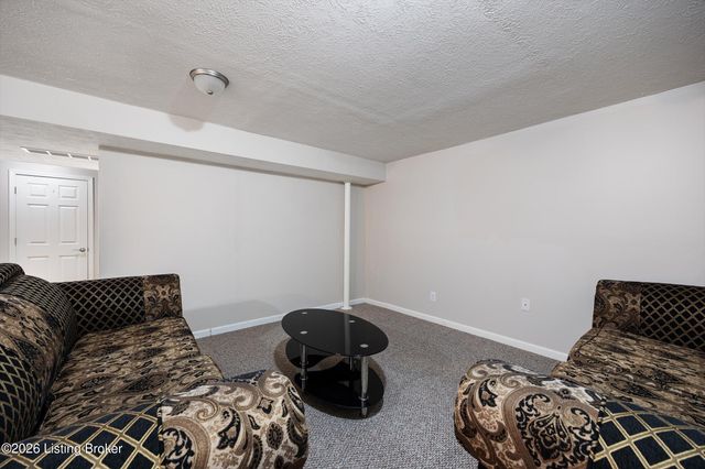 6228 Winding Stream Dr, Louisville, KY 40272