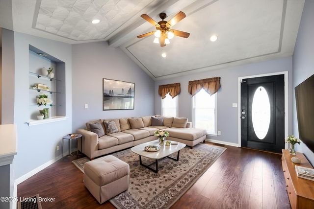 6228 Winding Stream Dr, Louisville, KY 40272