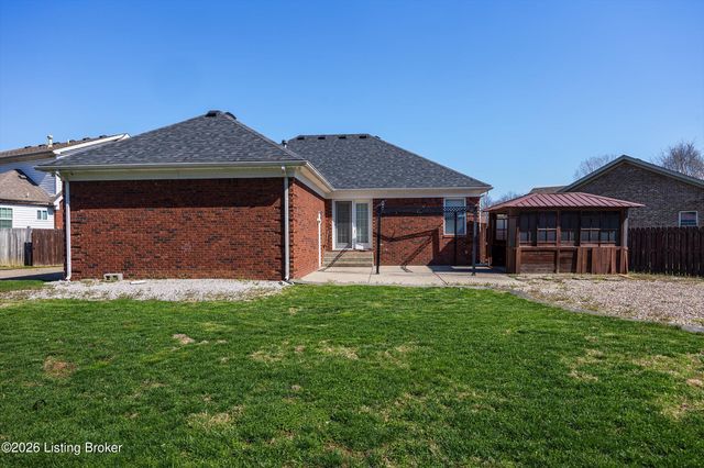 6228 Winding Stream Dr, Louisville, KY 40272