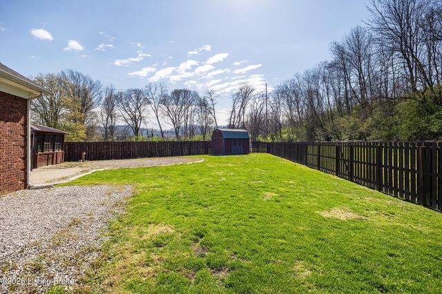 6228 Winding Stream Dr, Louisville, KY 40272