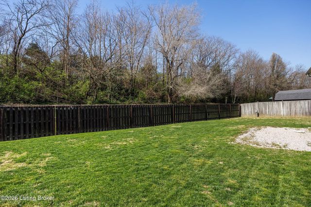 6228 Winding Stream Dr, Louisville, KY 40272