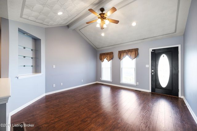 6228 Winding Stream Dr, Louisville, KY 40272