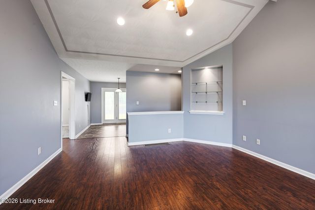 6228 Winding Stream Dr, Louisville, KY 40272