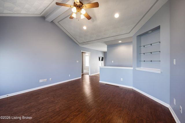 6228 Winding Stream Dr, Louisville, KY 40272