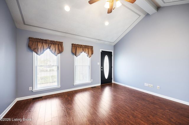 6228 Winding Stream Dr, Louisville, KY 40272