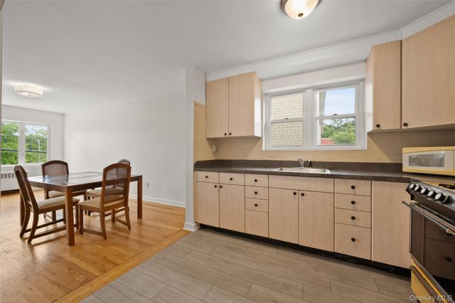3270 Middletown Road, Bronx, NY 10465