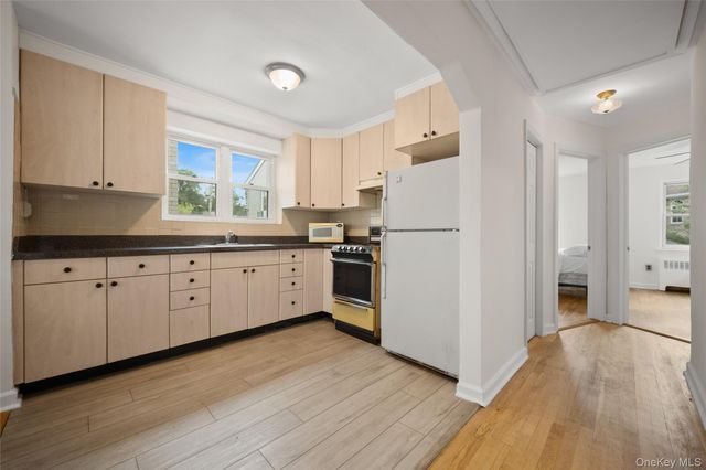3270 Middletown Road, Bronx, NY 10465