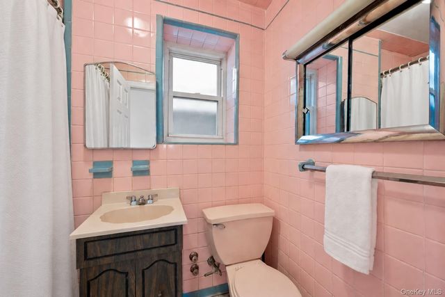 3270 Middletown Road, Bronx, NY 10465