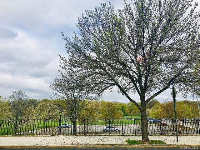 3270 Middletown Road, Bronx, NY 10465