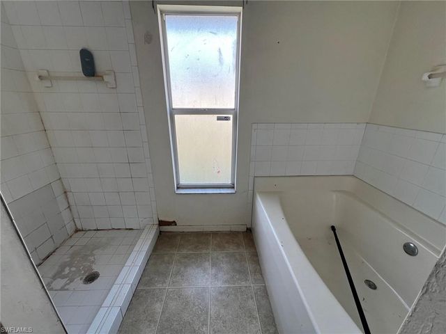 3513 30th ST SW, Lehigh Acres, FL 33976