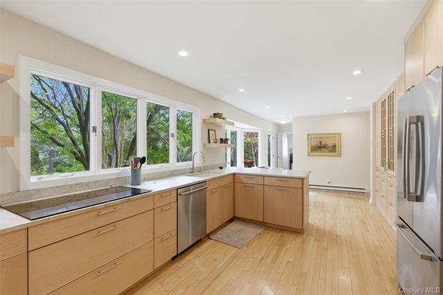 7 Gun Path, Setauket, NY 11733