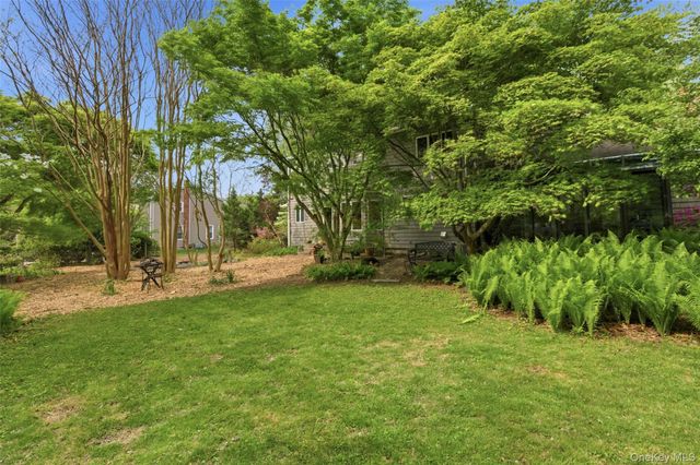 7 Gun Path, Setauket, NY 11733